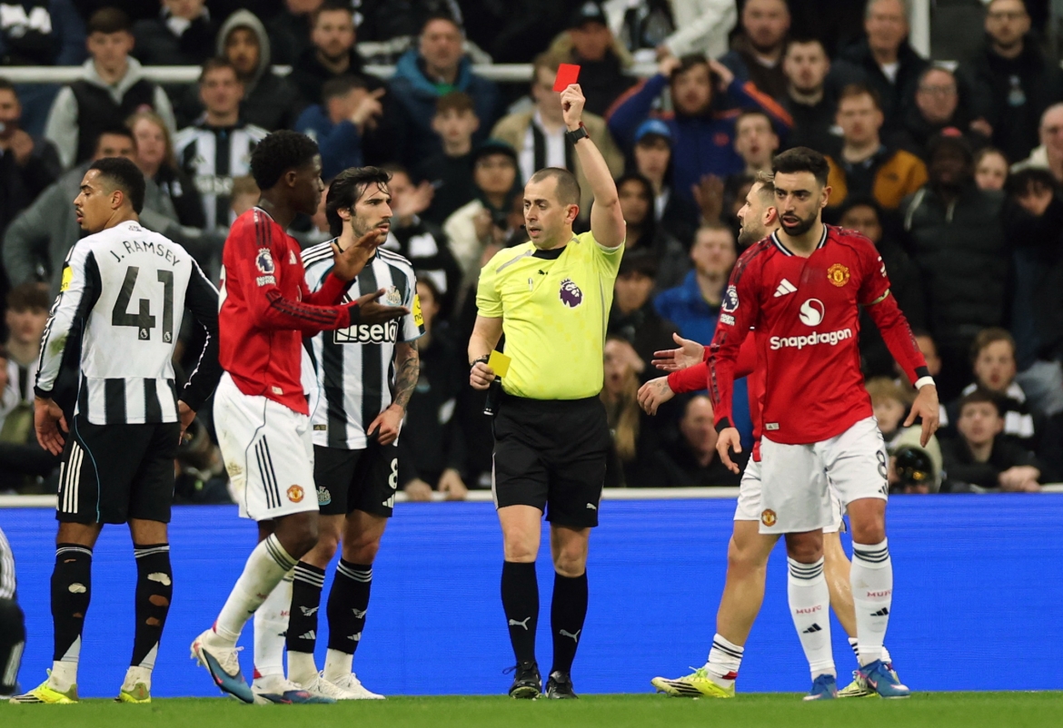 ket qua ngoai hang anh hom nay 5 3 mu thua 10 nguoi newcastle hinh anh 14
