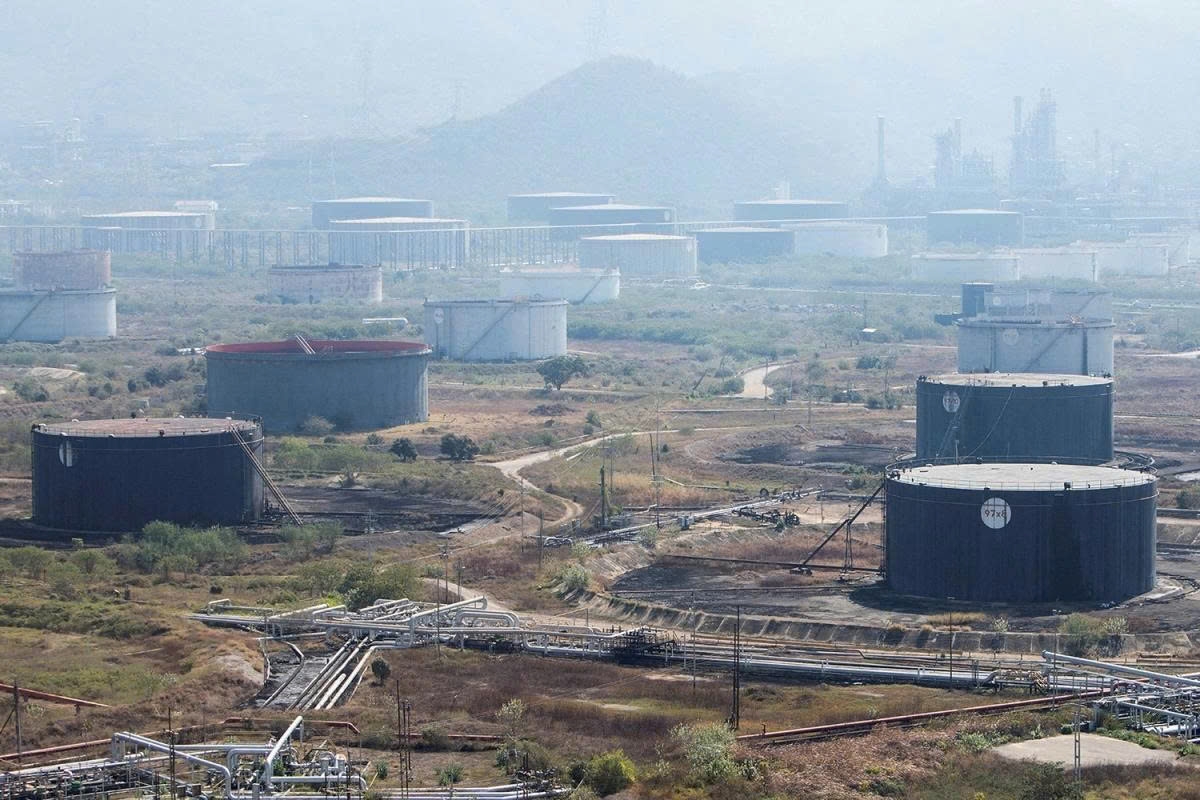 my noi long trung phat doi voi tap doan dau khi quoc gia venezuela hinh anh 1