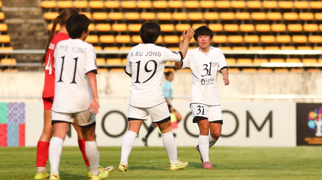 Dai dien bong da viet nam dung buoc o tu ket cup c1 chau A 2025 2026 hinh anh 7