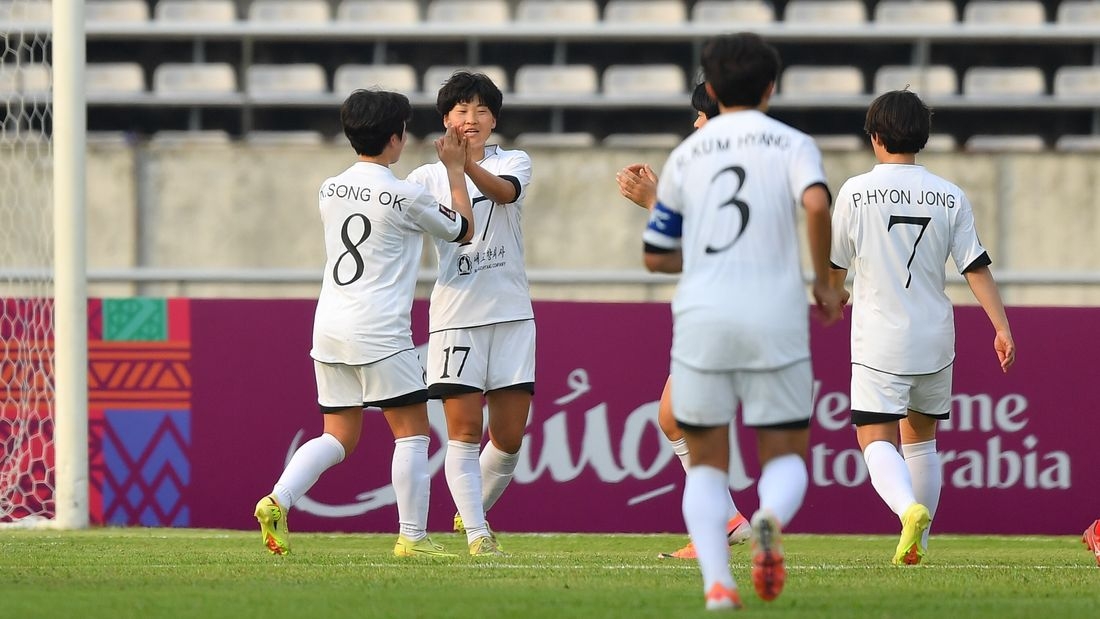 Dai dien bong da viet nam dung buoc o tu ket cup c1 chau A 2025 2026 hinh anh 8