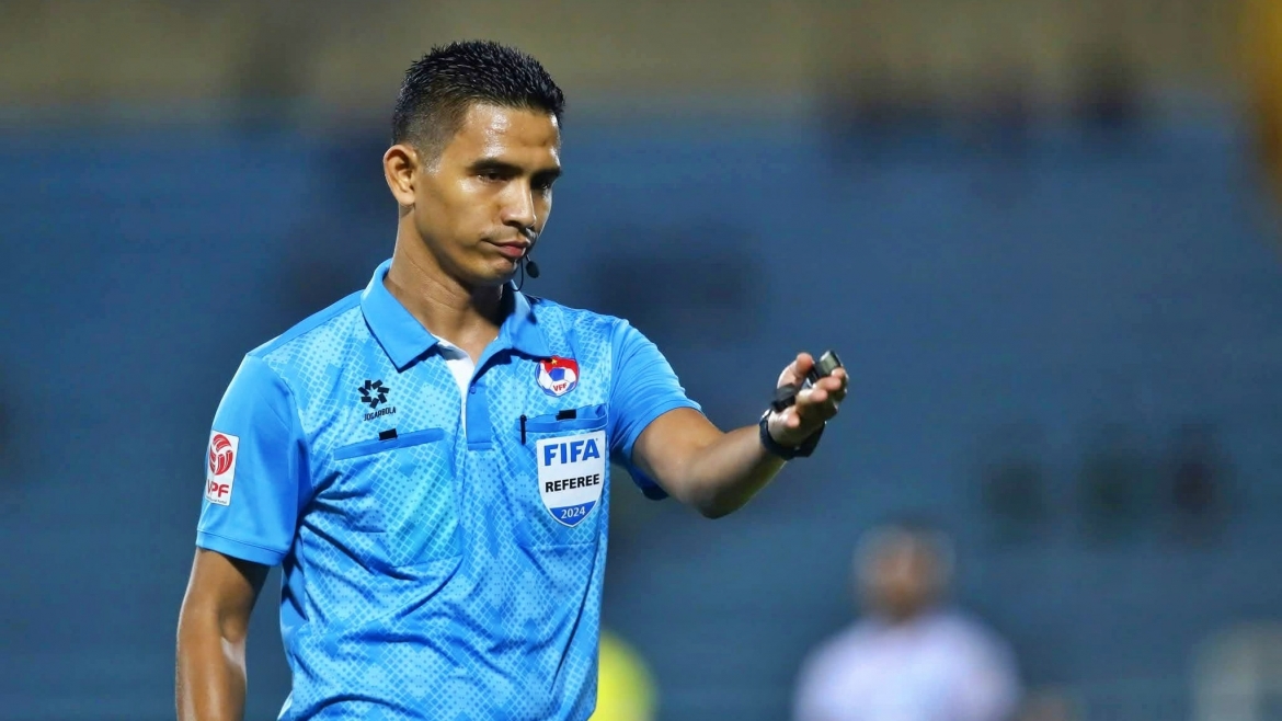 trong tai malaysia cam coi tran derby thu do giua ha noi fc vs clb cahn hinh anh 1