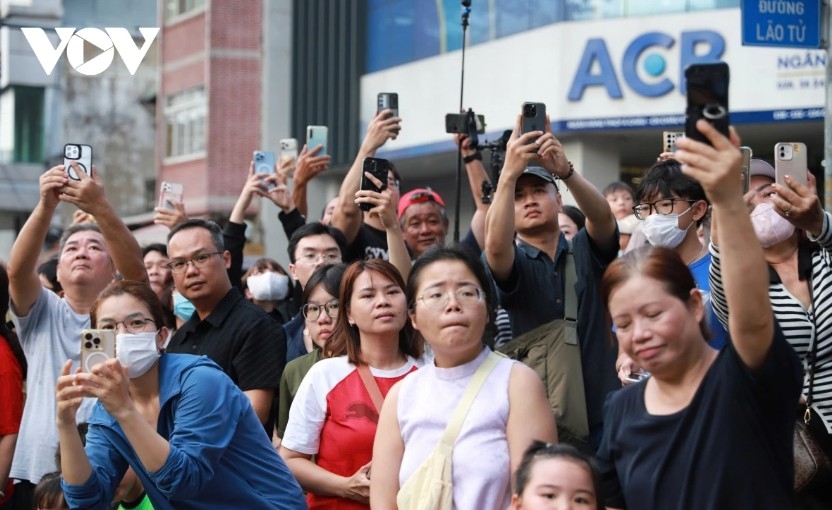nearly 1,200 performers take part in nguyen tieu festival parade in hcm city picture 13