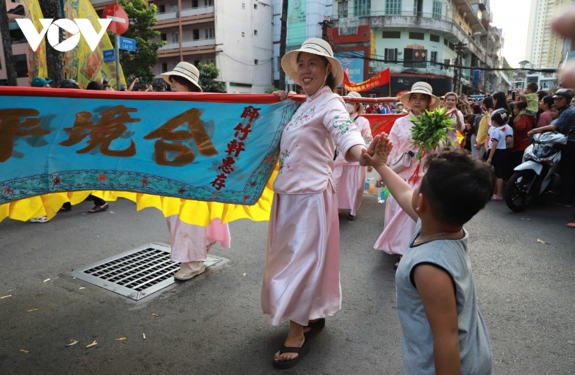 nearly 1,200 performers take part in nguyen tieu festival parade in hcm city picture 14