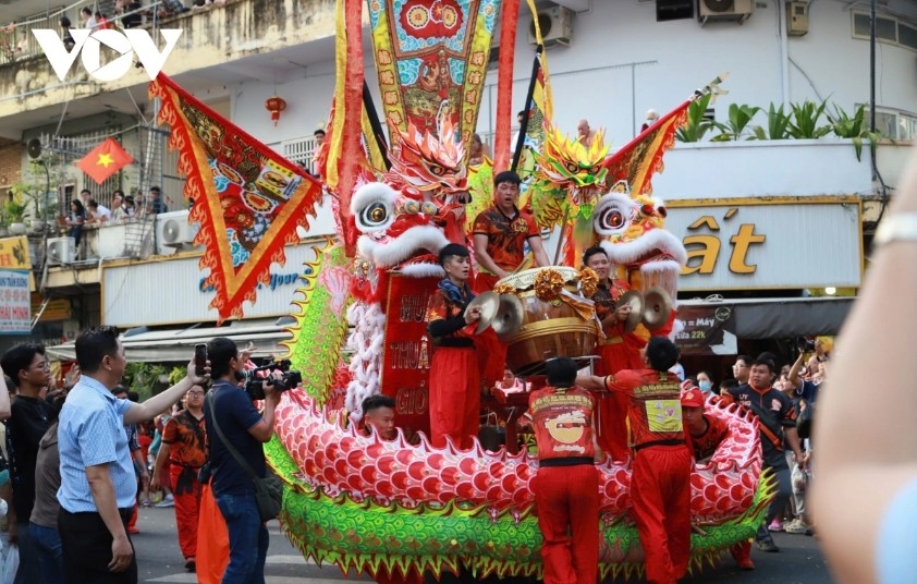 nearly 1,200 performers take part in nguyen tieu festival parade in hcm city picture 17