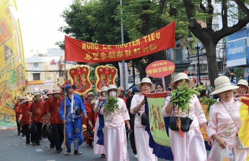 nearly 1,200 performers take part in nguyen tieu festival parade in hcm city picture 4