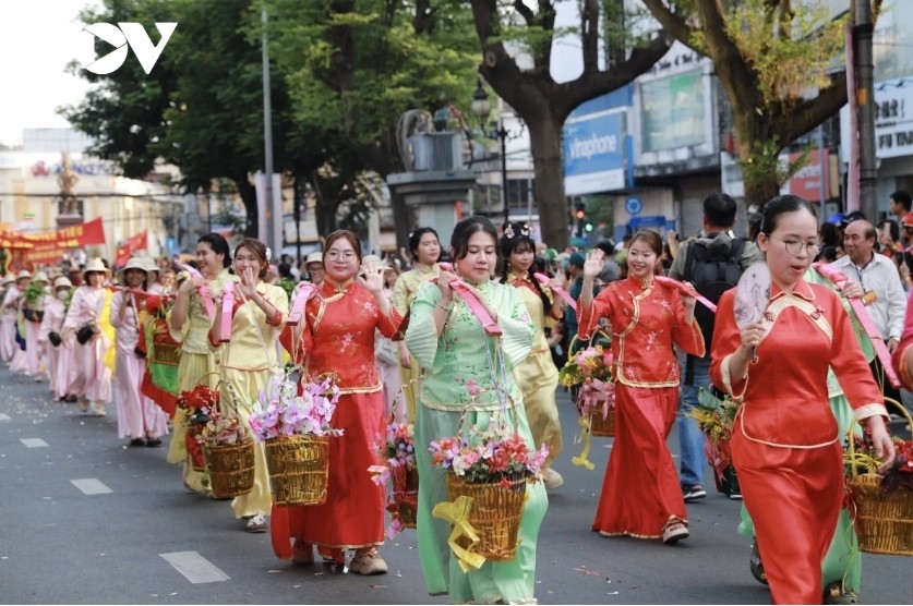 nearly 1,200 performers take part in nguyen tieu festival parade in hcm city picture 5