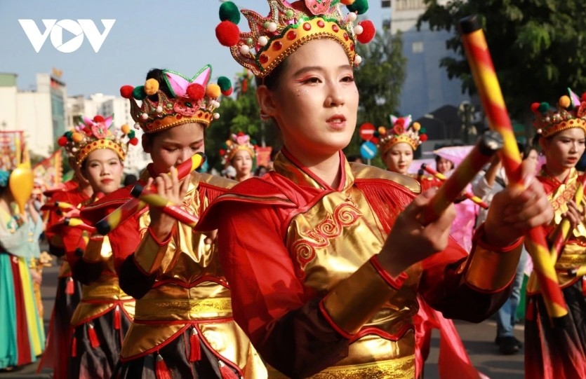 nearly 1,200 performers take part in nguyen tieu festival parade in hcm city picture 7