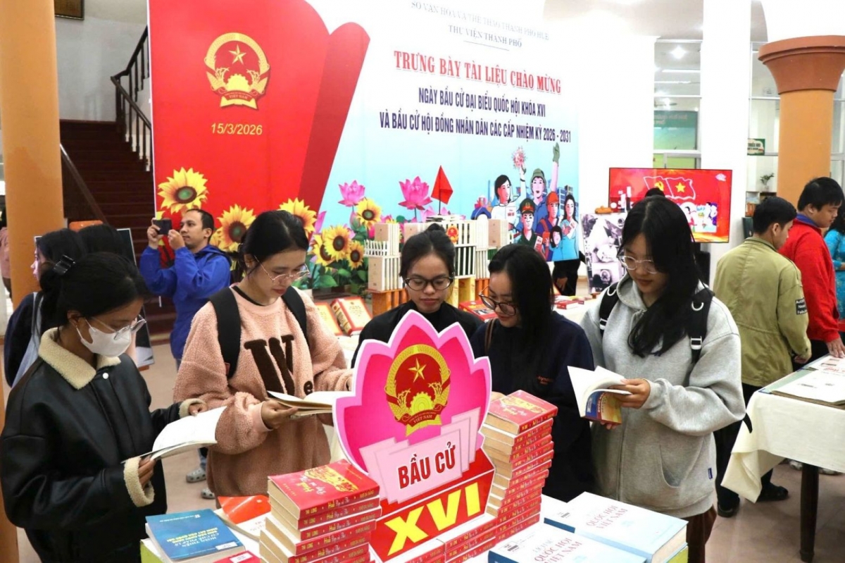 Huế trưng bày hơn 350 bản sách, tư liệu về bầu cử Quốc hội khóa XVI