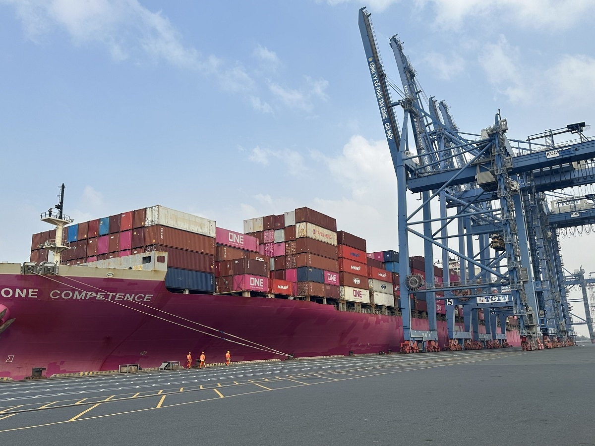 bien dong tren tuyen kenh dao suez - bien Do lam doanh nghiep o tp.hcm kho khan hinh anh 2