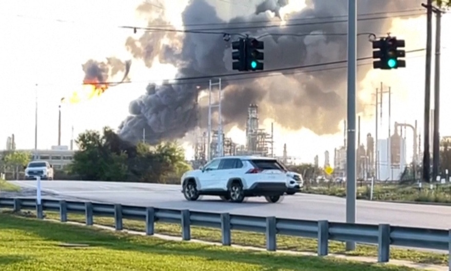 vu no nha may loc dau o port arthur my nguoi dan duoc lenh tru an khan cap hinh anh 1