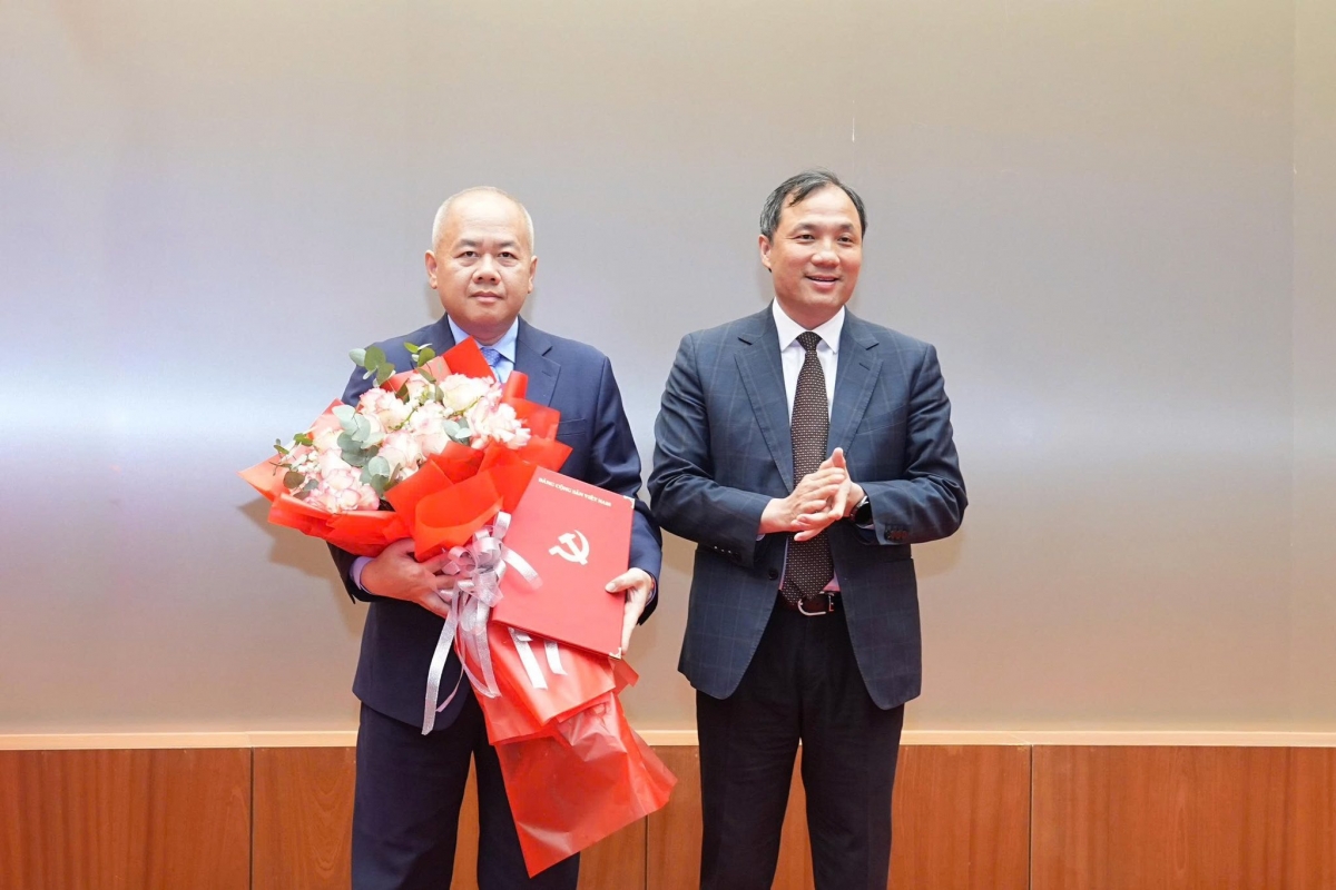 Ong Do thanh trung, thu truong bo tai chinh lam pho bi thu thanh uy hai phong hinh anh 1