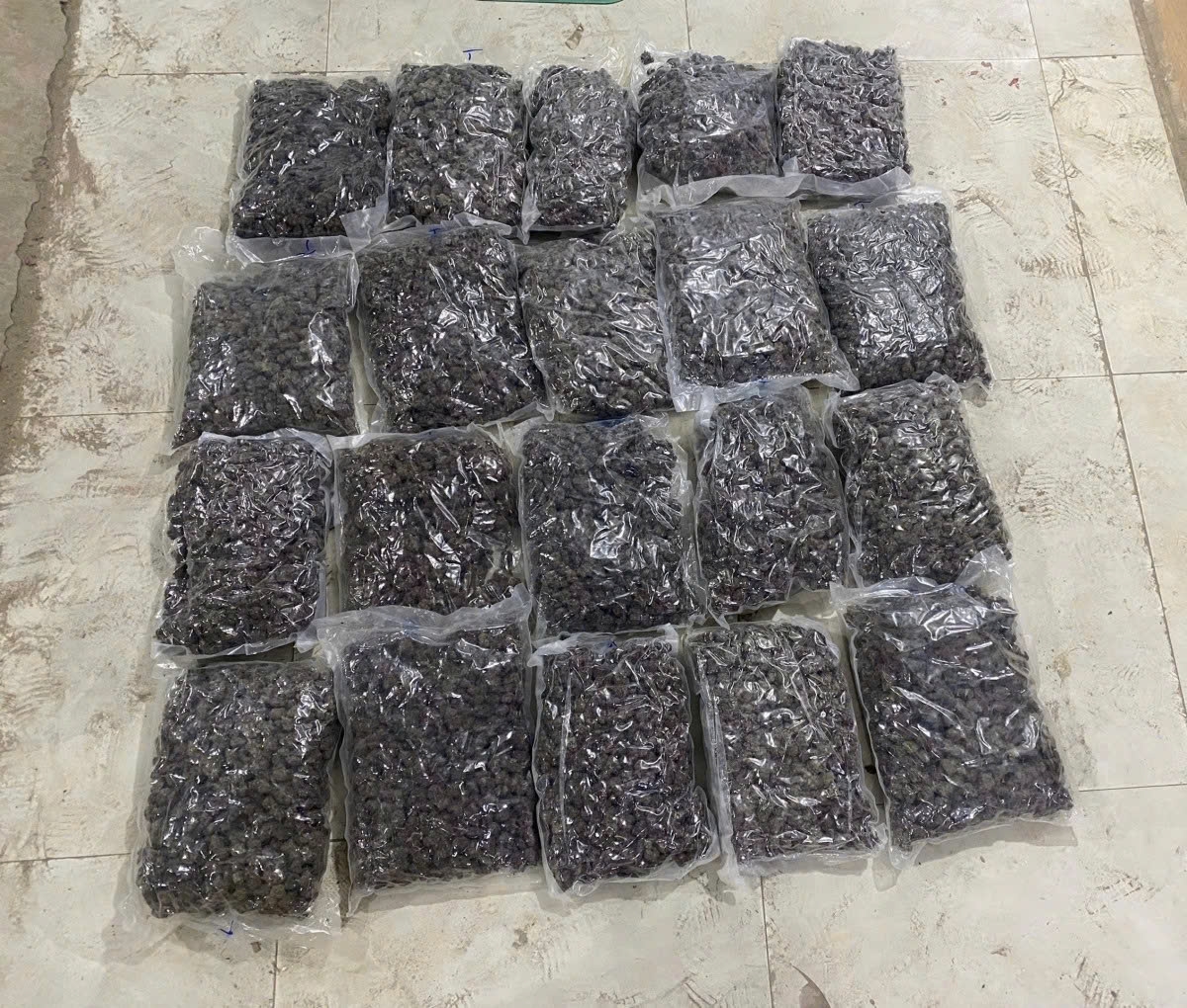 da nang police dismantle online drug trafficking network selling cannabis picture 2