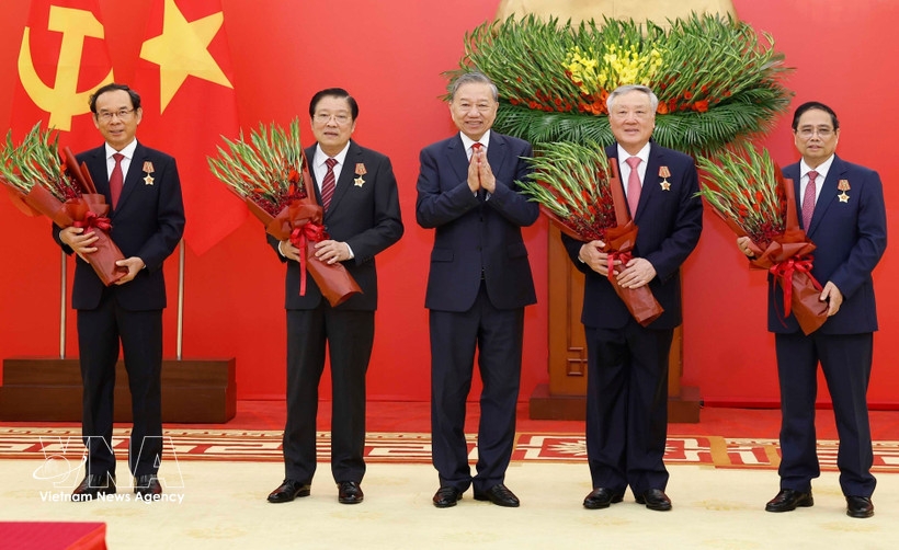 party chief presents elite honours to incumbent, former leaders picture 1