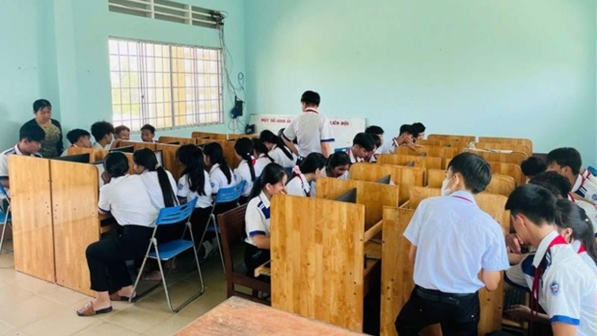 nhung nu giao vien dan dat chuyen doi so tu lop hoc vung kho hinh anh 5