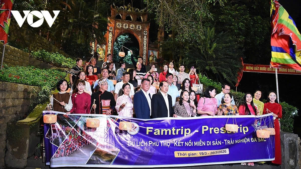 phu tho introduces special night tour to hung kings temple picture 1