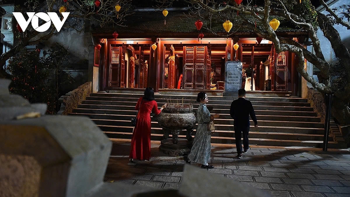 phu tho introduces special night tour to hung kings temple picture 12