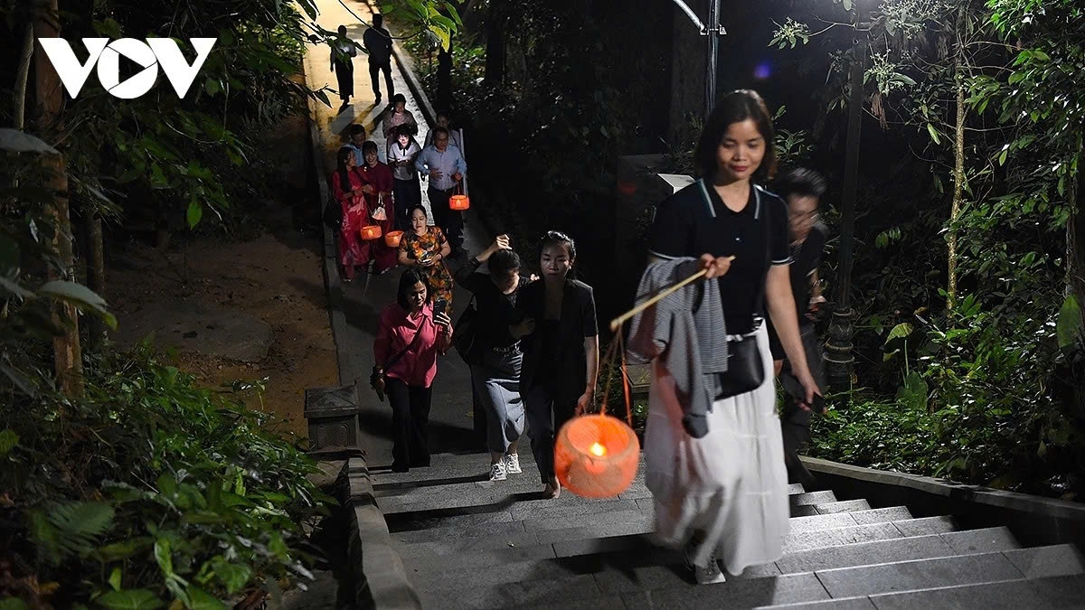 phu tho introduces special night tour to hung kings temple picture 13