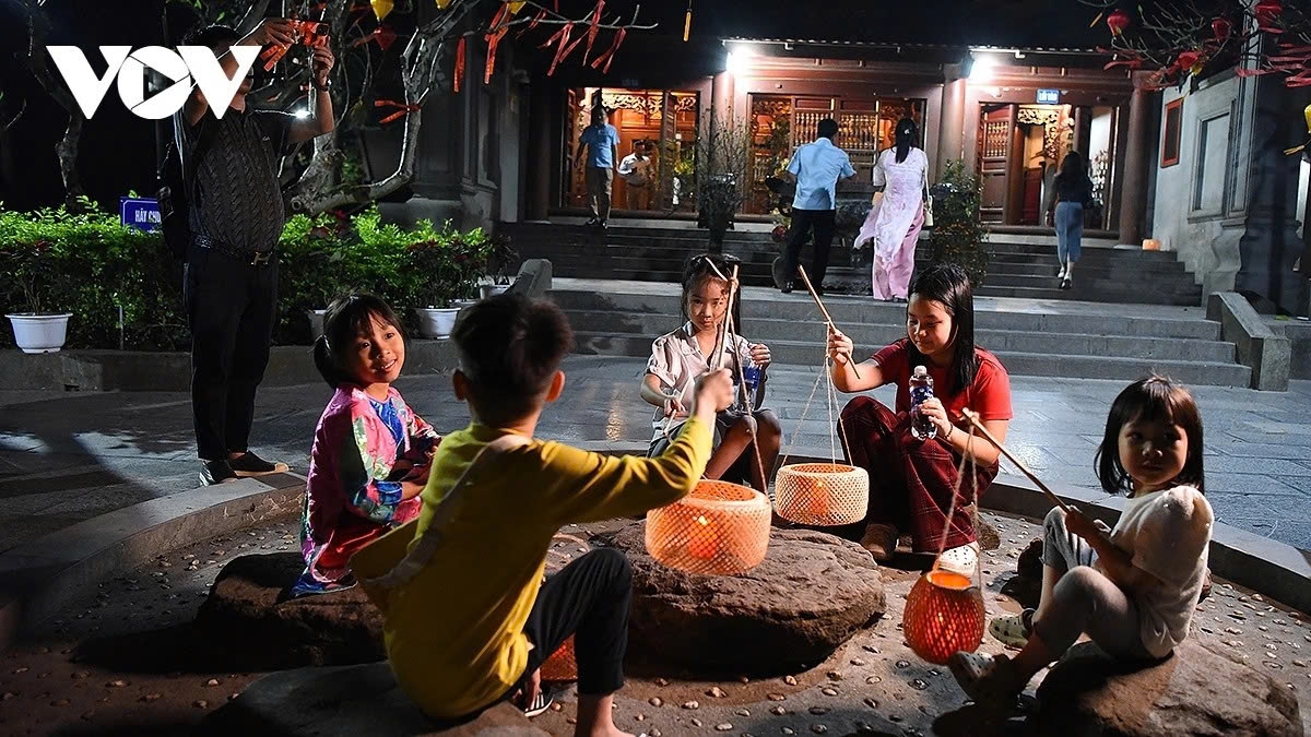 phu tho introduces special night tour to hung kings temple picture 15