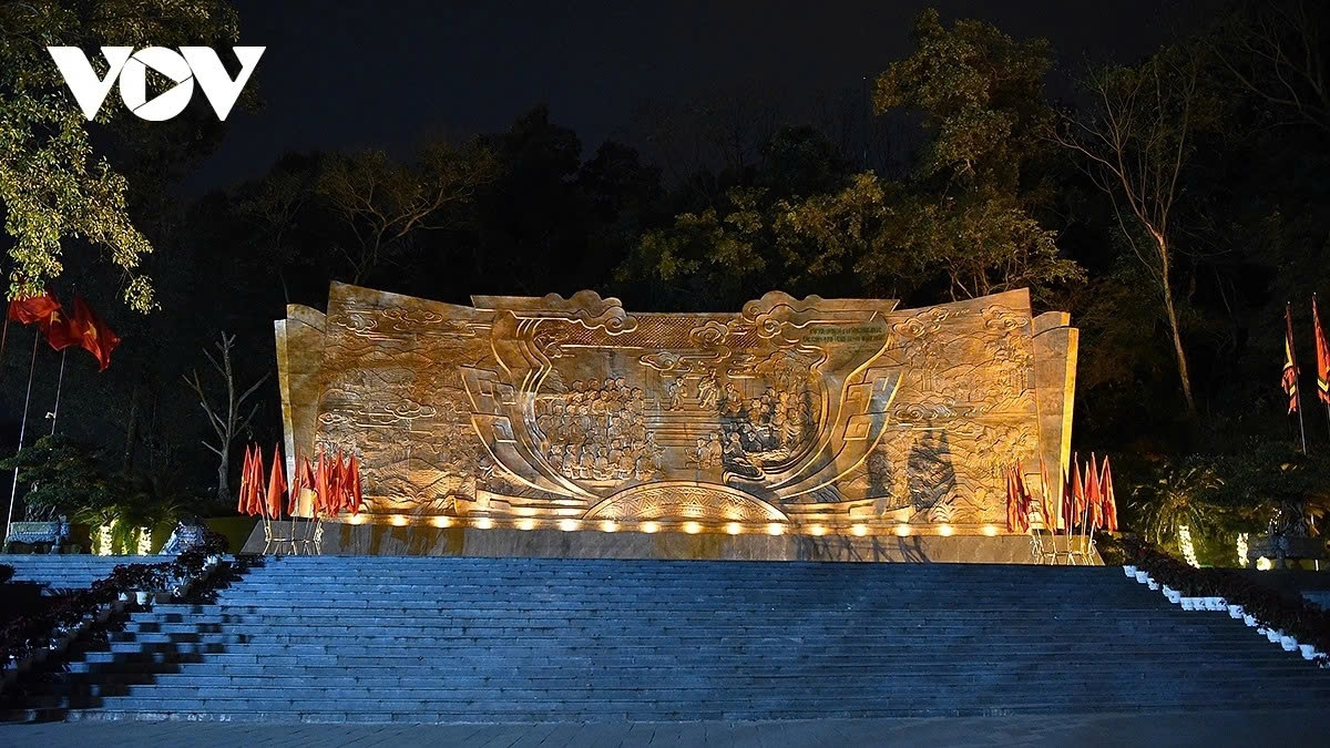 phu tho introduces special night tour to hung kings temple picture 19