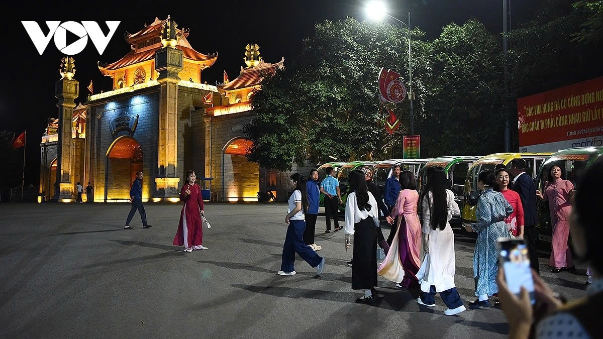 phu tho introduces special night tour to hung kings temple picture 3