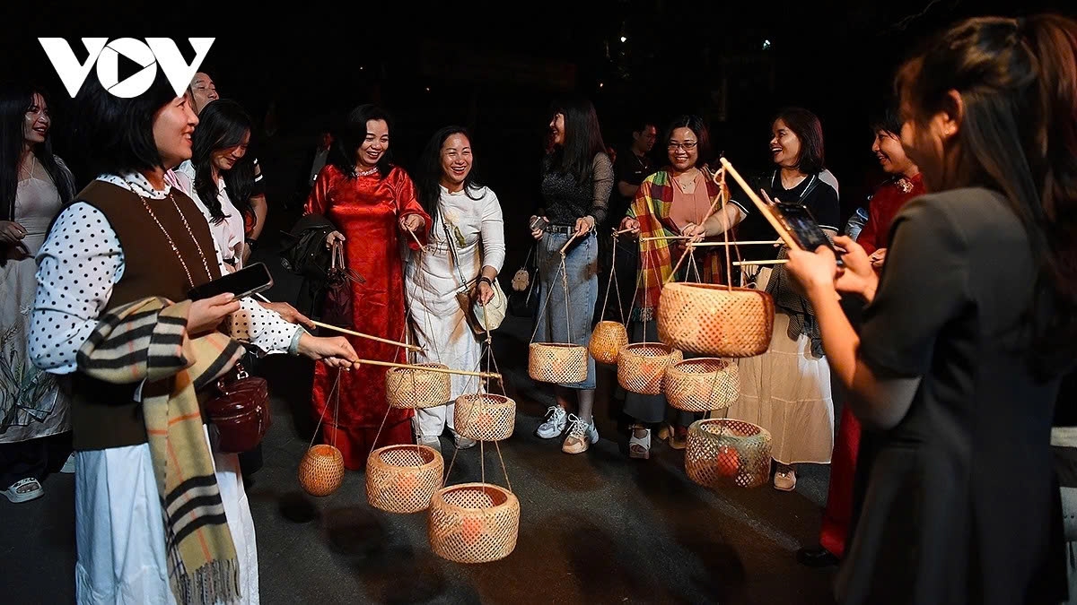 phu tho introduces special night tour to hung kings temple picture 5