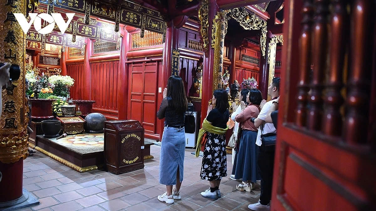 phu tho introduces special night tour to hung kings temple picture 9