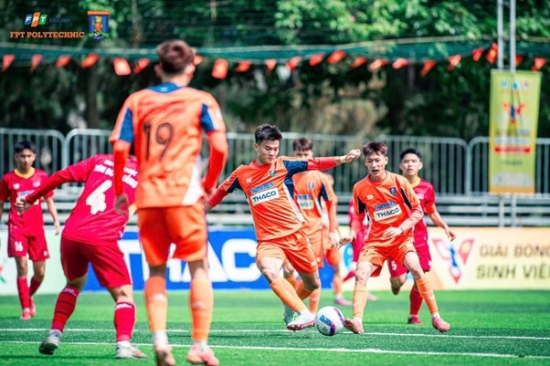 sinh vien fpt polytechnic tiep lua thang thanh nien bang tinh than the thao hinh anh 2
