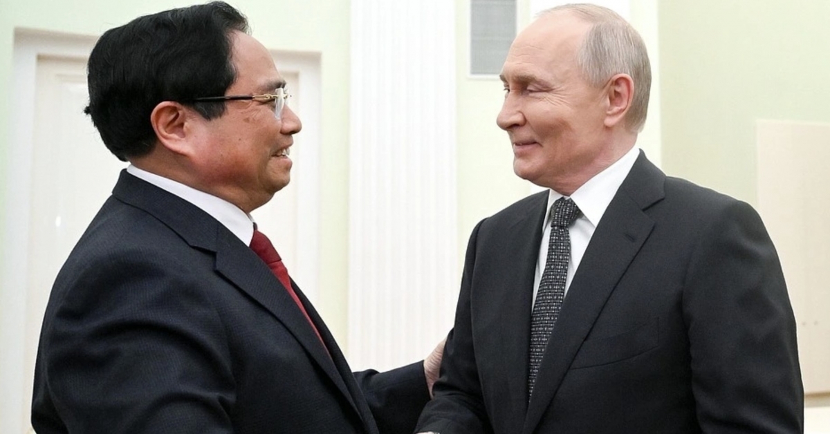 pm chinh meets president putin as russia pledges stronger cooperation with vietnam picture 1