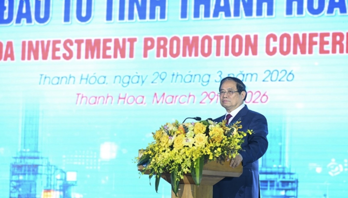 government sees enterprises difficulties as its own to resolve together pm chinh picture 3