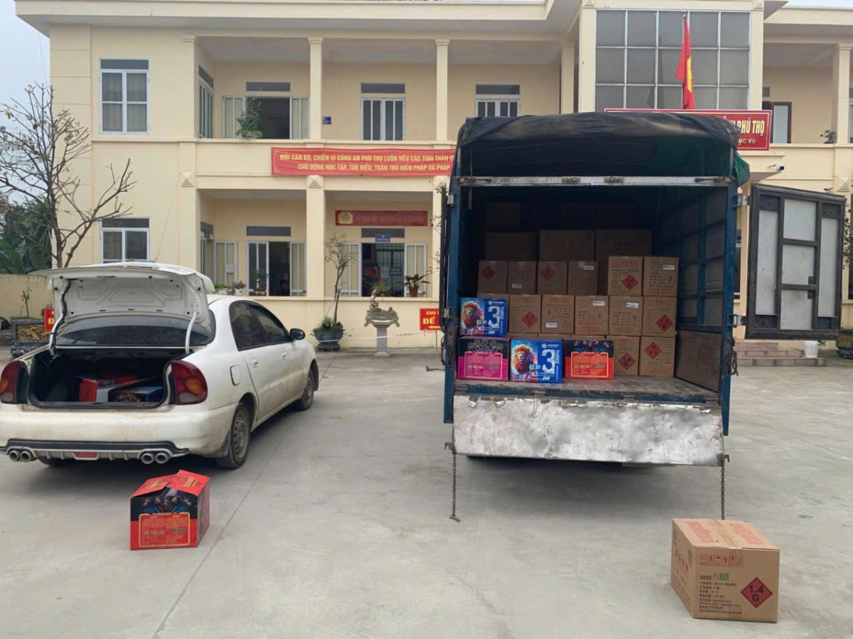 cong an phu tho khoi to vu an buon ban, van chuyen gan 2 tan phao hoa no hinh anh 1