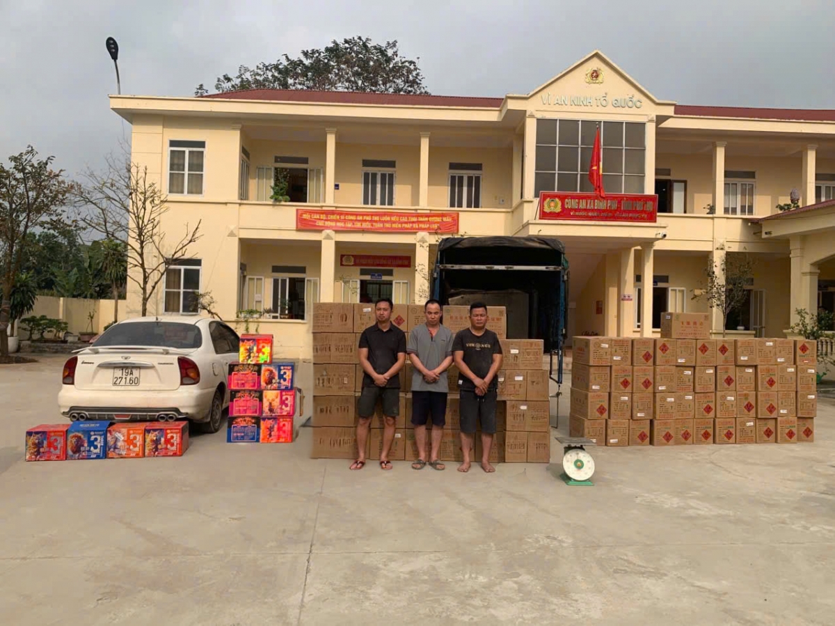 cong an phu tho khoi to vu an buon ban, van chuyen gan 2 tan phao hoa no hinh anh 2