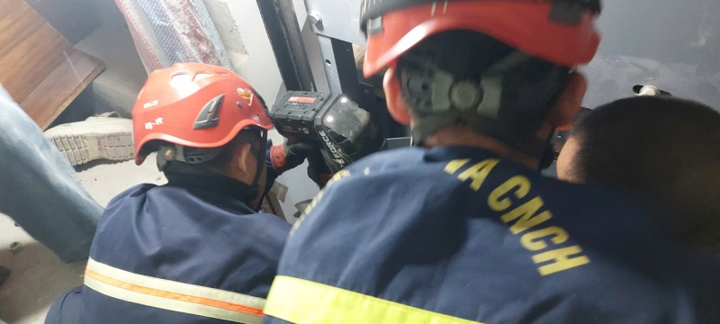 lam ro dia diem vu nguoi dan ong tu vong do mac ket trong thang may tai phu tho hinh anh 1