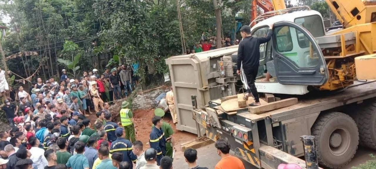 xe dau keo lat de o to, xe may tai phu tho nguyen nhan so bo do di sai phan duong hinh anh 2