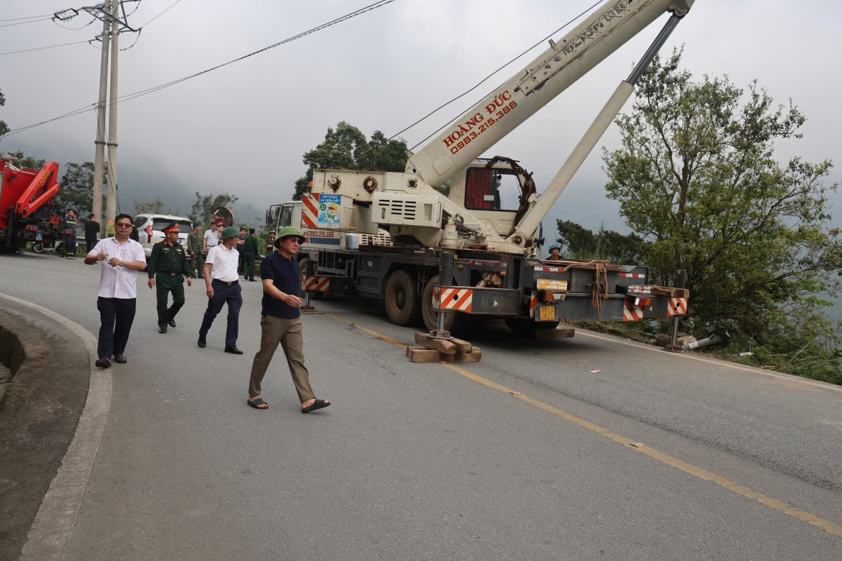 lanh dao tinh phu tho tham hoi nan nhan vu xe khach lao xuong vuc o tam Dao hinh anh 11