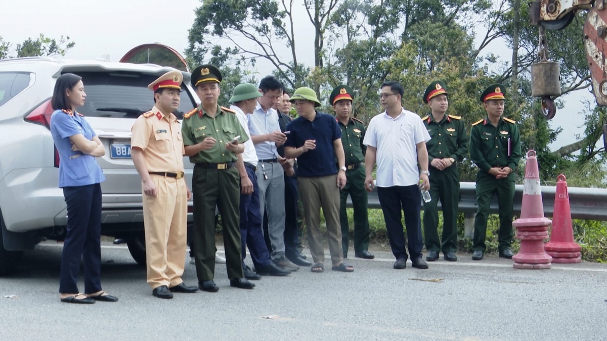 lanh dao tinh phu tho tham hoi nan nhan vu xe khach lao xuong vuc o tam Dao hinh anh 5