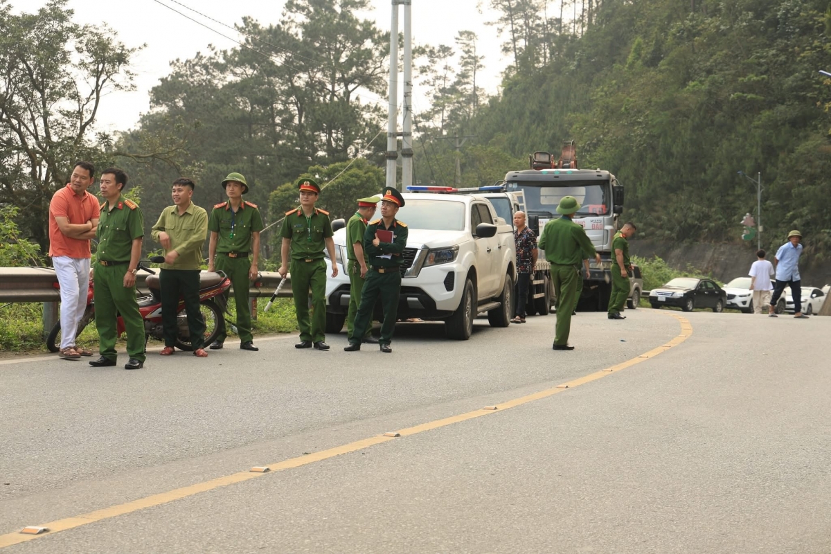 lanh dao tinh phu tho tham hoi nan nhan vu xe khach lao xuong vuc o tam Dao hinh anh 3