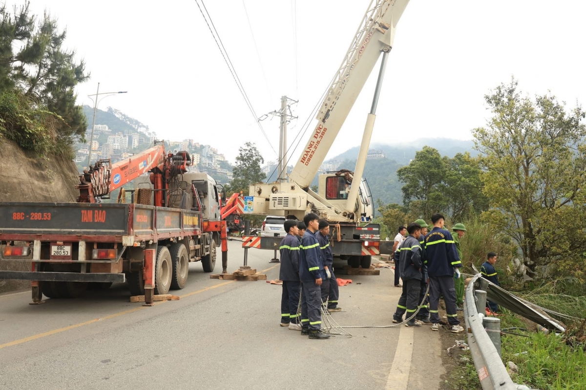 lanh dao tinh phu tho tham hoi nan nhan vu xe khach lao xuong vuc o tam Dao hinh anh 9