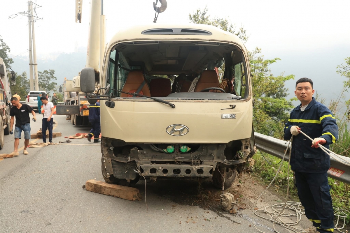 lanh dao tinh phu tho tham hoi nan nhan vu xe khach lao xuong vuc o tam Dao hinh anh 13