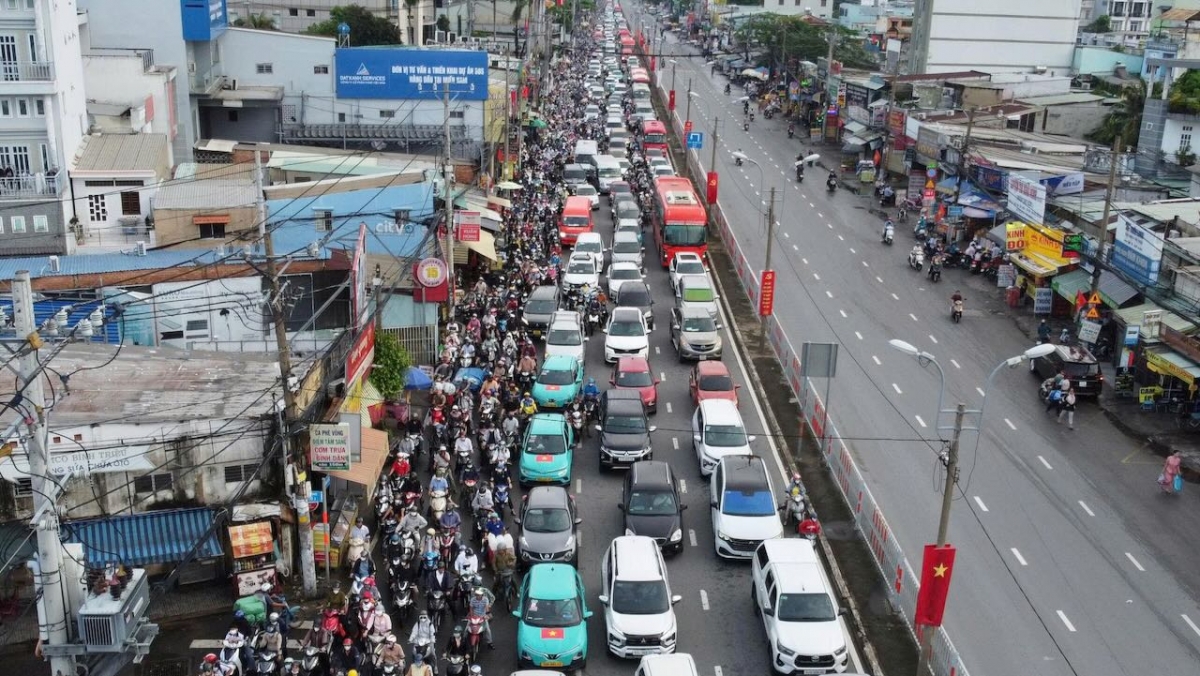 Cử tri TP.HCM mong sớm hoàn thành mở rộng Quốc lộ 13