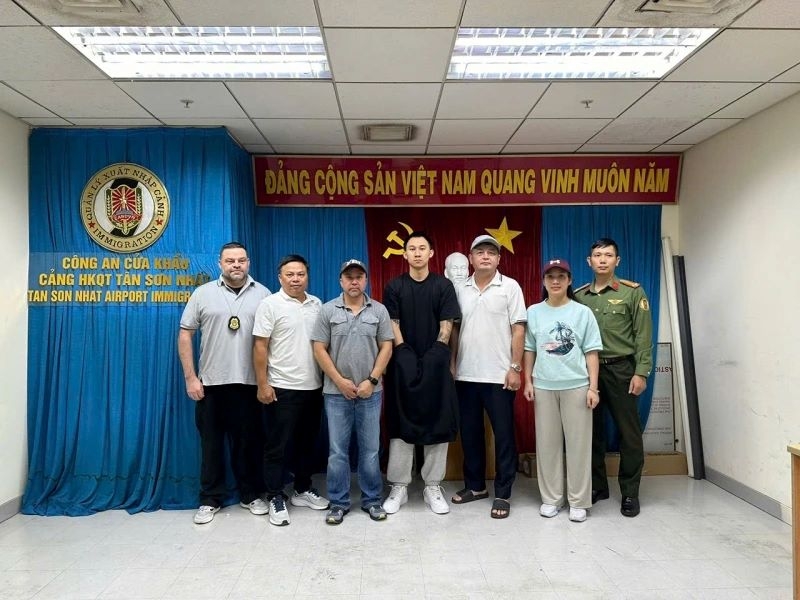vietnam hands over two internationally wanted fugitives at request of us, china picture 2