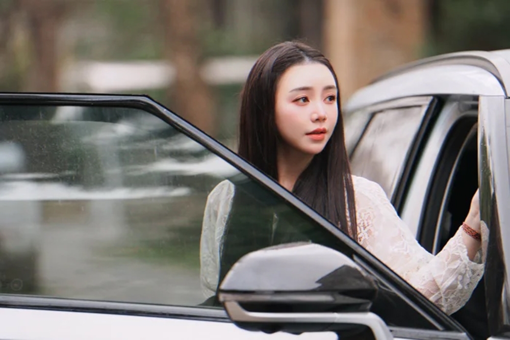 sao viet 18 3 xon xao hinh anh hoai linh, hua vi van xuat hien trong benh vien hinh anh 11