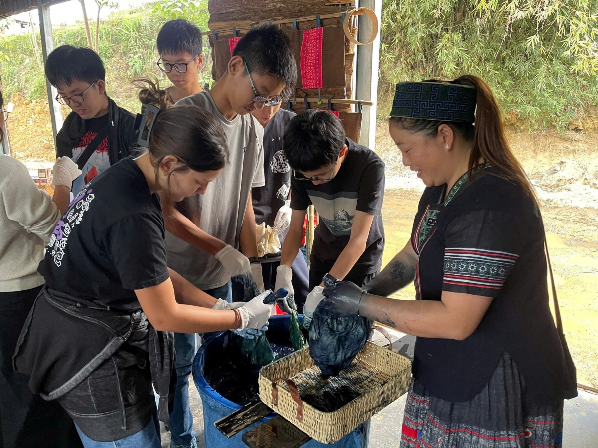phu nu vung cao lam du lich tu mach nguon van hoa hoang lien son hinh anh 2
