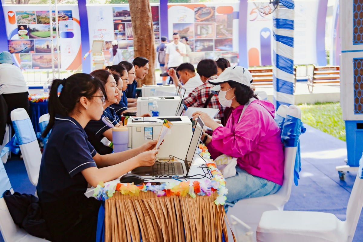 gia xang dau tang, cong ty du lich no luc giu gia tour kich cau hinh anh 2