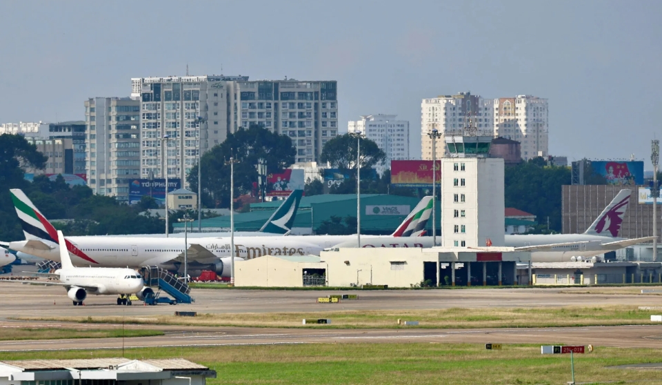 Nhiều chuyến bay đến Việt Nam bị hủy, máy bay mắc kẹt ở Nội Bài