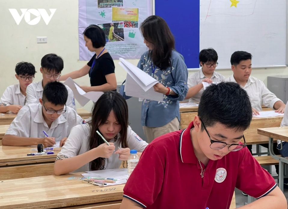 Phụ huynh, học sinh được gì từ quy định bỏ khu vực tuyển sinh lớp 10 của Hà Nội?