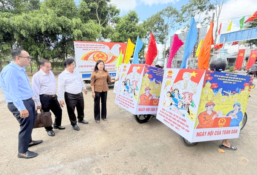 Cần Thơ cờ hoa rực rỡ sẵn sàng cho ngày hội non sông 15/3