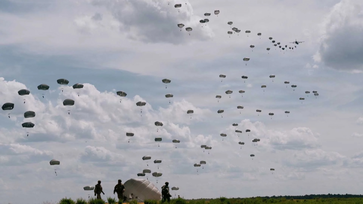 su doan du 82 cua my ap sat iran Don ran de hay buoc dem cho chien dich lon hinh anh 1