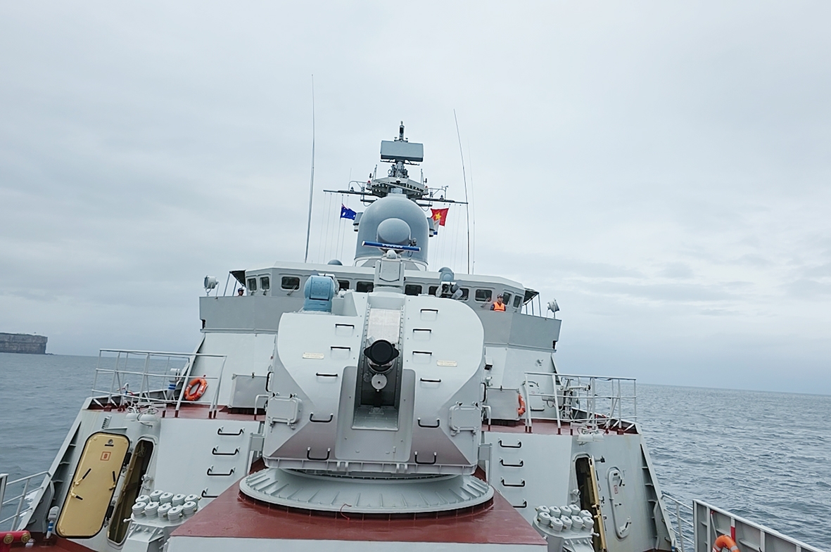 tau 016-quang trung cua viet nam den vinh jervis, san sang duyet binh tai sydney hinh anh 1