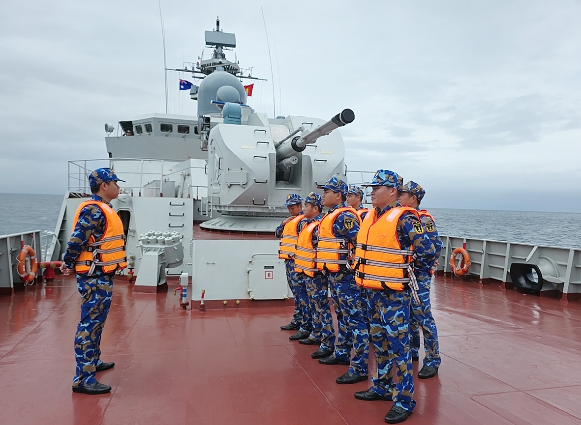 tau 016-quang trung cua viet nam den vinh jervis, san sang duyet binh tai sydney hinh anh 4