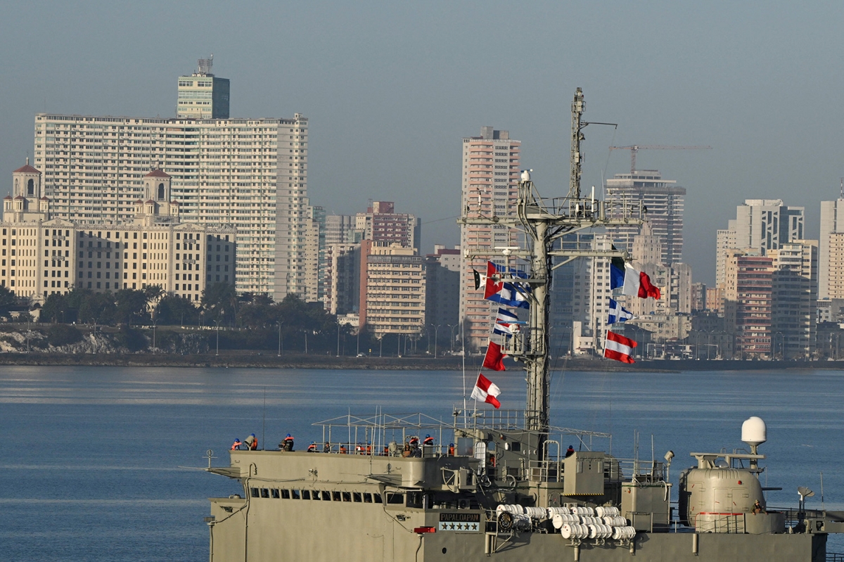 Tàu hải quân Mexico chở hơn 1.100 tấn hàng viện trợ cập cảng Cuba